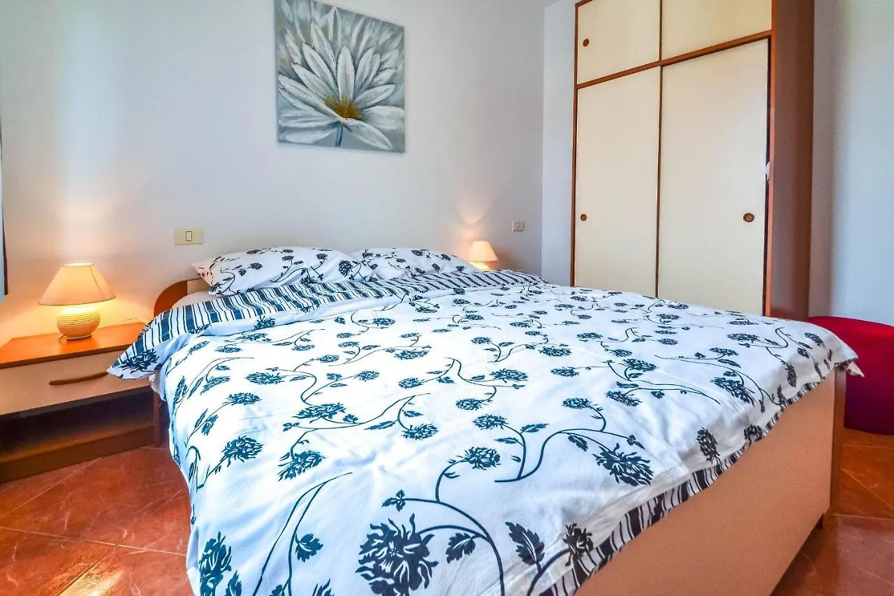 Apartment Moreri Garden Novigrad